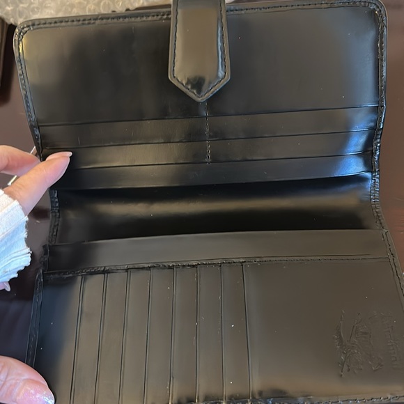 Burberry vintage bifold wallet. Good used condition. Comes with COA! - Picture 3 of 8